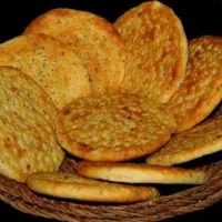 همکار خانم برای کلوچه پزی