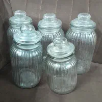 مقداری ظروف سالم