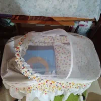 تخت پشه بند دار چرخ دار بچه با روروئک ۸۵۰