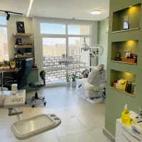 دستیار دندانپزشک نیازمندیم.