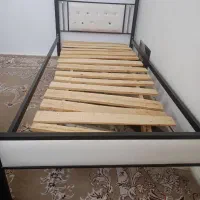 تخت زیر تختی