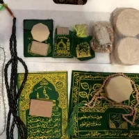 تعدادی مهر تربت کربلا و تسبیح