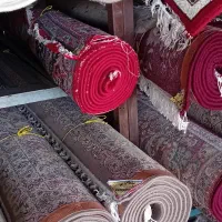 کارگر جهت کار در قالیشویی