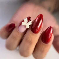 آموزش و کاشت ناخن