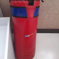 کیسه بوکس نو تا حالا  ۱ مشت هم بهش زده نشده