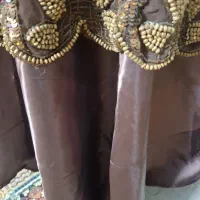 میز خاطره با پارچه ساتن و رومیزی کارشده