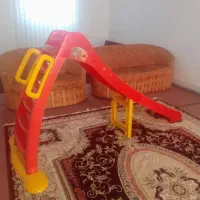 سرسره . صندلی ماشین .۳ تا تاب بازی . سه چرخه آبی