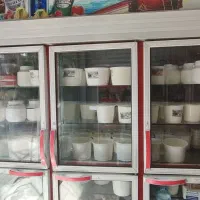 فروشنده آقا جهت شیر ماست محلی