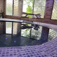 فروش ویلا باغ دنـج مثال زدنی استخرجکوزی سرپوشیده