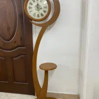 ساعت کنار سالنی
