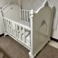 فروش دو عدد تخت کودک همراه با تشک و رو تختی
