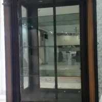 ویترین چوبی بزرگ