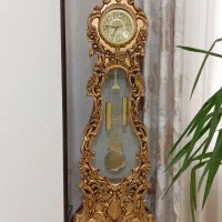 بوفه. ساعت ایستاده