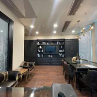 دفترکار ۱۹۰متر/مدرن/حاشیه وکیل‌آباد/تجاری