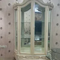 ویترین  چوب گردو