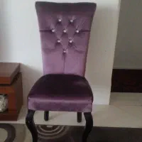 تعدادی صندلی در حد نو
