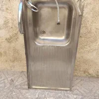 سینک همراه با شیر