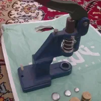 دستگاه دکمه منگنه نو با قالب و پوکه