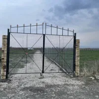 زمین خانه باغی ۳۰۰ متری با فنس و در و راه شن ریزی