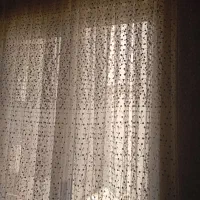 دو پرده اطلسی گل برجسته شاین دار سفید طوسی