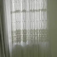 پرده و زیر پرده سفید تمیز