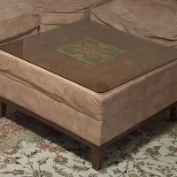 پاف یا میز جلومبلی ۸۰×۸۰ با شیشه ۶ میل دودی