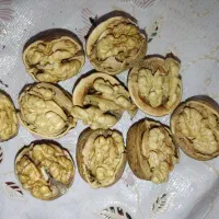 گردو درجه یک پوست کاغذی سفید (باغداریم در تویسرکان