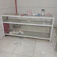 ویترین شیشه ای