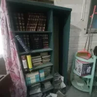 کتابخانه و میز تزئینی