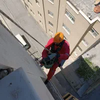 کاردرارتفاع، پیچ ورولپلاک سنگ، شستشوی شیشه و نما