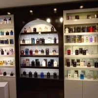 فروشنده عطر و ادکلن
