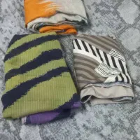 تعدادی شال وکلاه وروسری وچادردوخته شده
