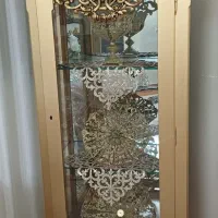 ویترین چوبی طلایی
