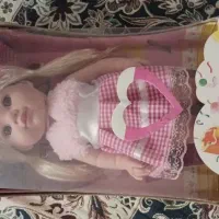 عروسک دخترانه ب دلیل نیاز مالی میفروشم