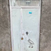 ۲ تا درب و ۲ تا پنجره آهنی