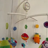 آویز تخت کودک موزیکال بیبی فن عروسک رنگی baby fehn