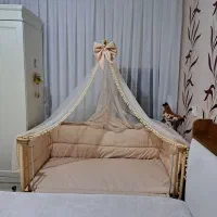 تخت کنار مادر