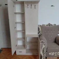 جاکفشی و میز تلویزیون