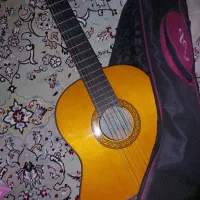فروش یک عدد گیتارC70