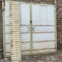 درب حیاط و پنجره