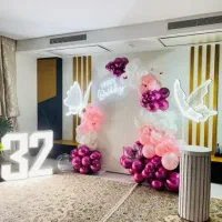 بادکنک آرایی تم تولد بارتندر دی جی فینگر فود سالن