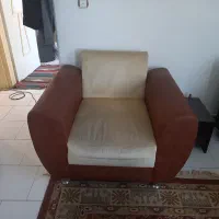 یک مبل سه نفره و دو تا یک نفره