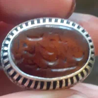 یک عدد انگشتر خط کهنه سنگ گهربا