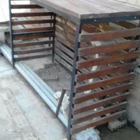میز چوبی مغازه