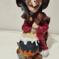 مجسمه جادوگر و قاب برجسته اسب
