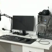 سیستم گیمینگ به همراه وسایل