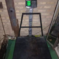 ترازو دیجیتال ابعاد ۸۰ در ۸۰ وزن ۷۰۰ کیلو