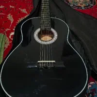 گیتار مشکی