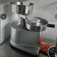 همبرگر زن دستی