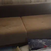 یک مبل سه نفره تخت شو به همراه یک مبل یک نفره